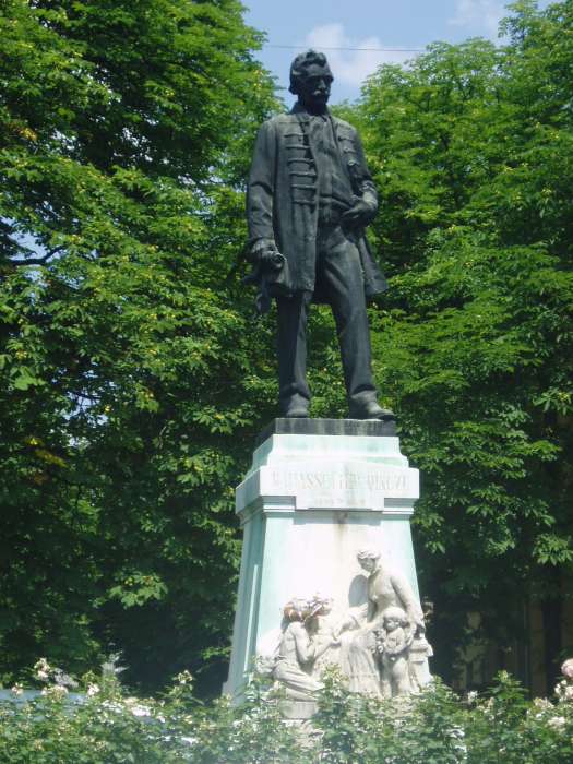Sümeg, Kossuth u. 13. Ramassetter szobor 1.kép.jpg Sümeg, Kossuth u. 13. Ramassetter szobor 1.kép.jpg